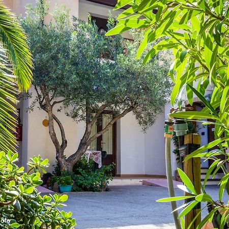 Su Pranu Hotel Onifai Bagian luar foto
