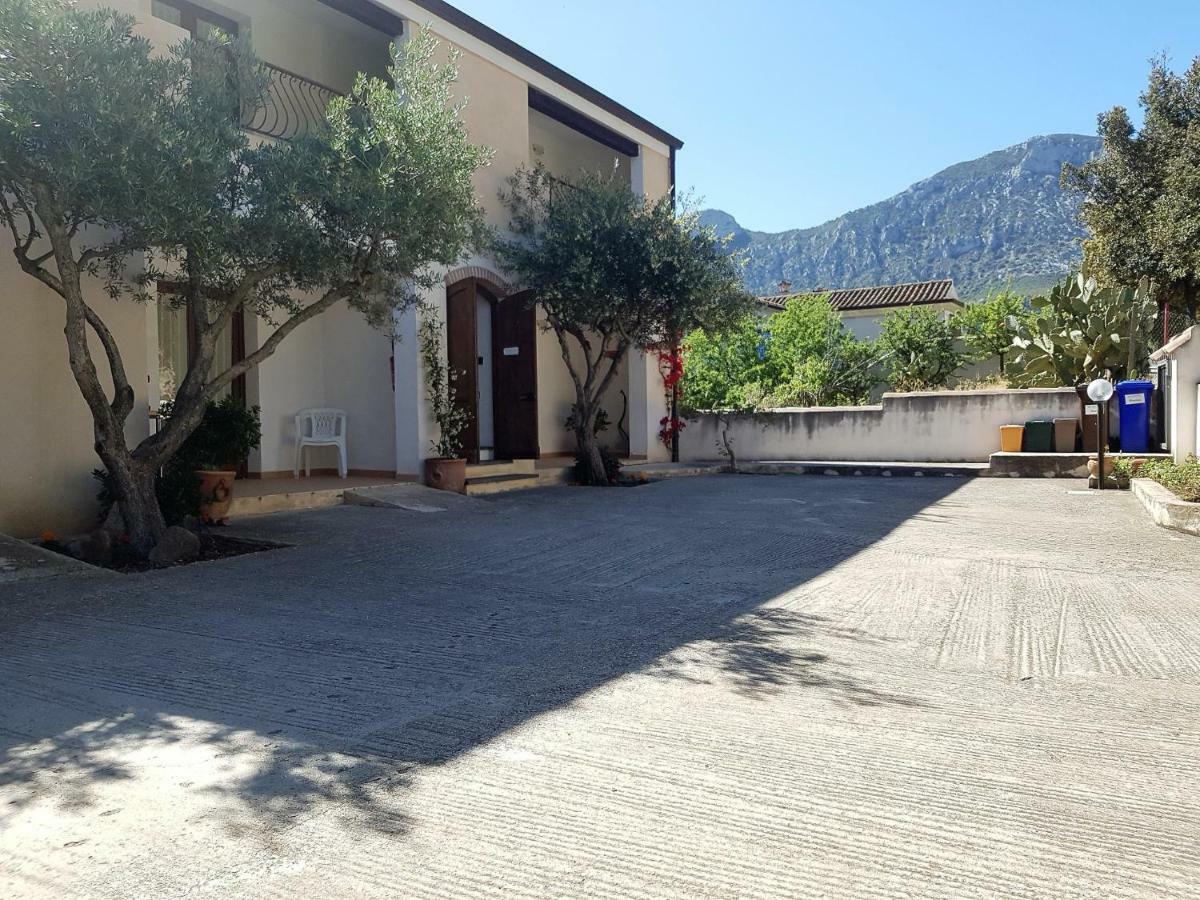 Su Pranu Hotel Onifai Bagian luar foto