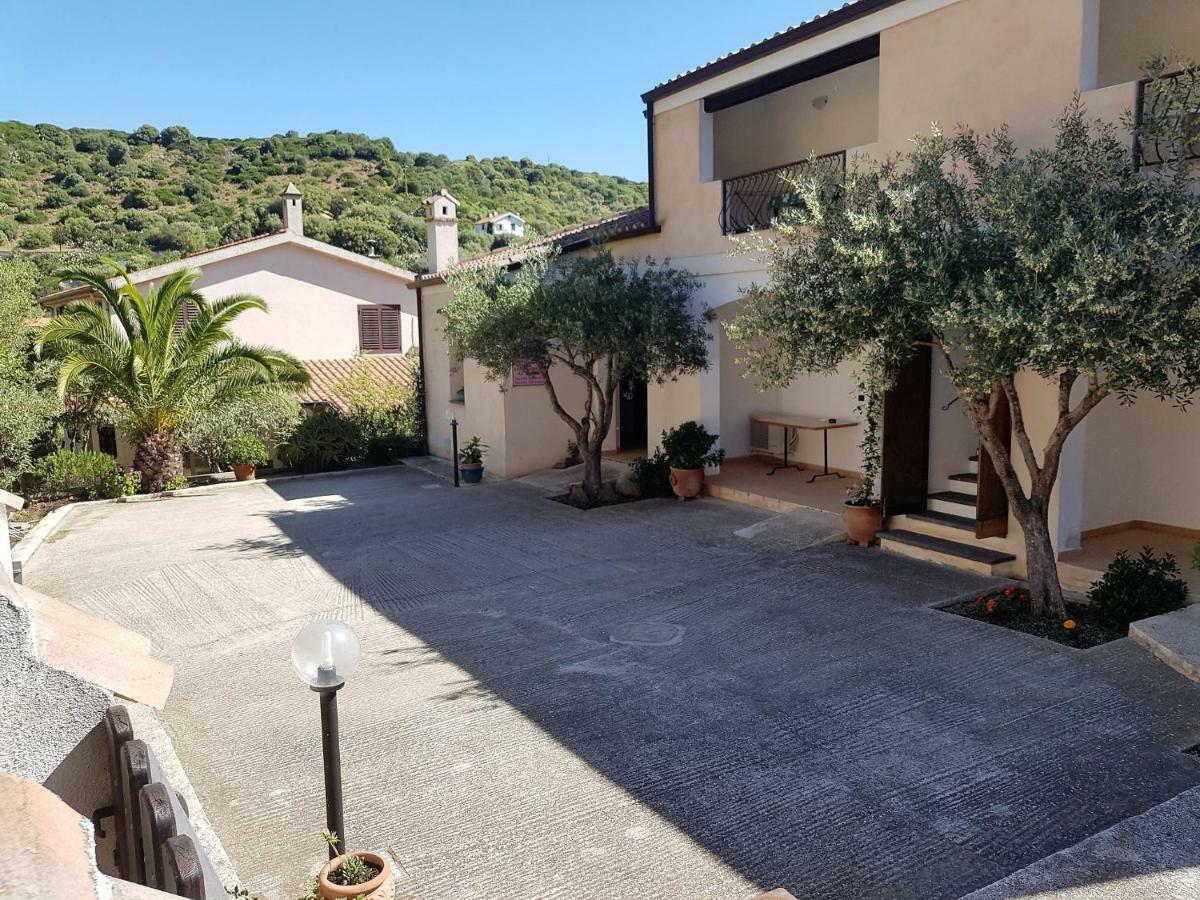 Su Pranu Hotel Onifai Bagian luar foto