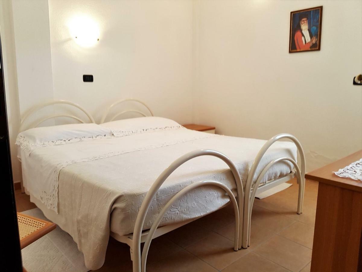 Su Pranu Hotel Onifai Bagian luar foto