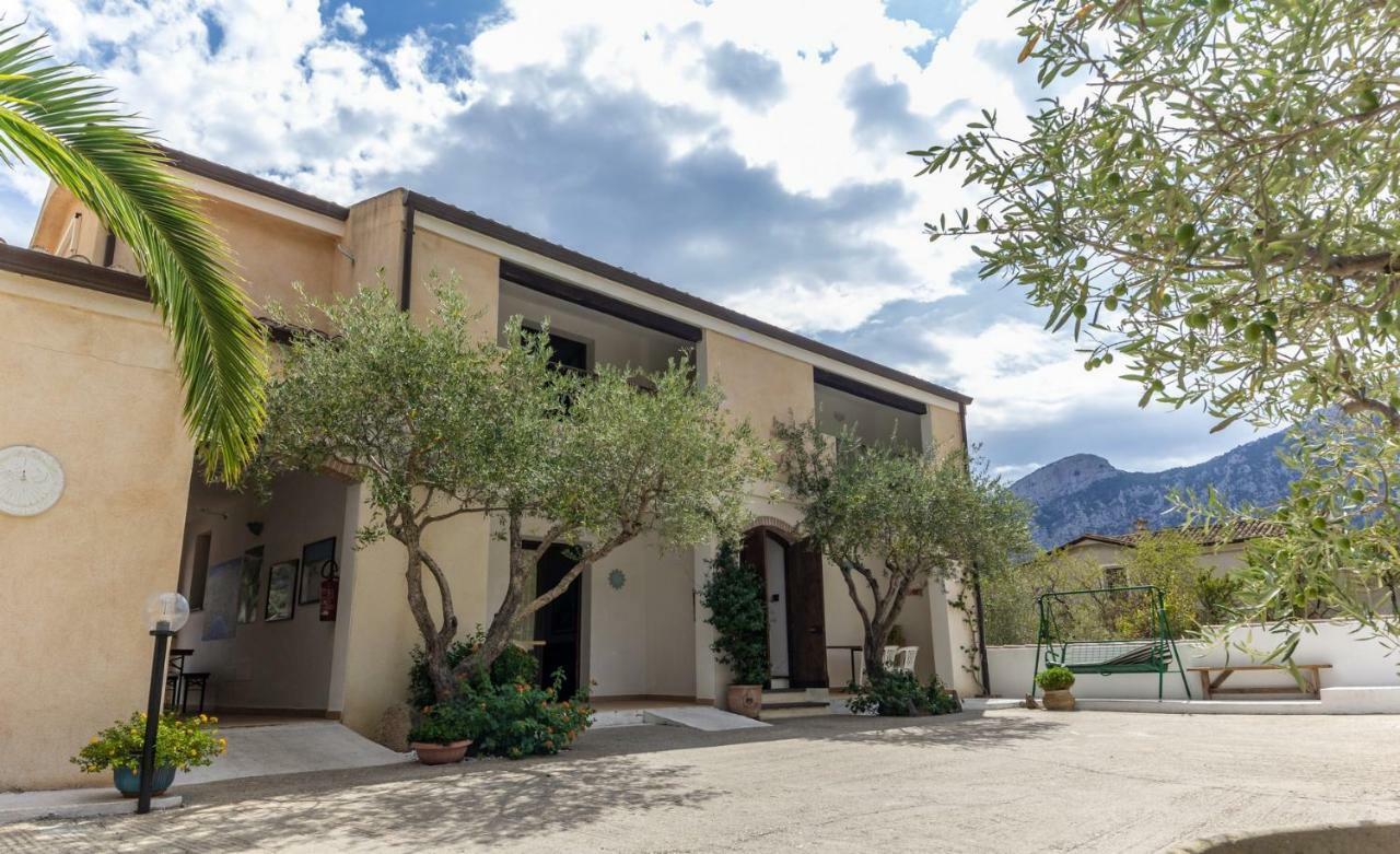 Su Pranu Hotel Onifai Bagian luar foto