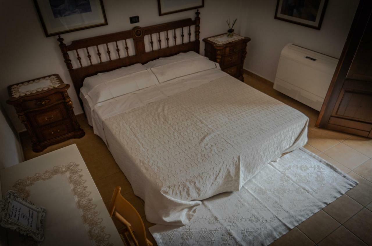 Su Pranu Hotel Onifai Bagian luar foto