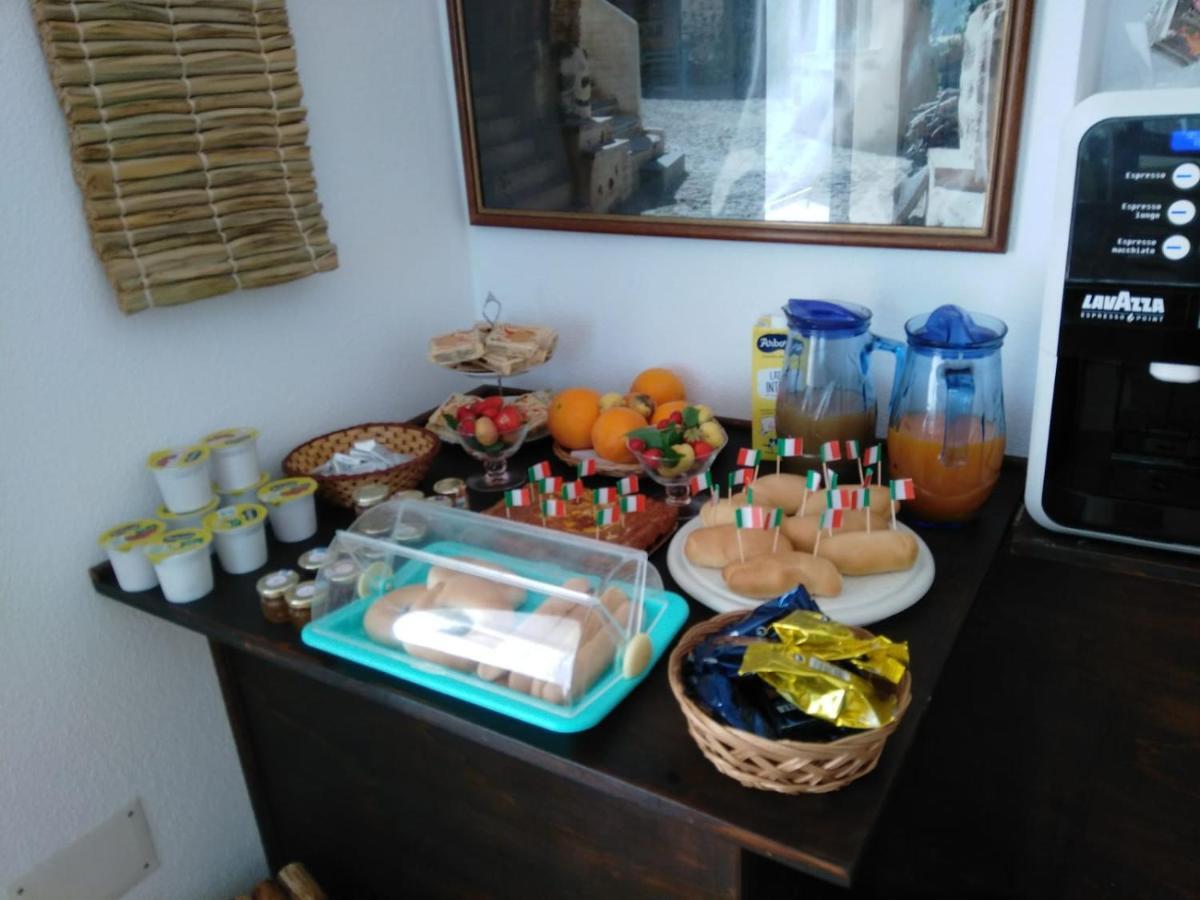 Su Pranu Hotel Onifai Bagian luar foto