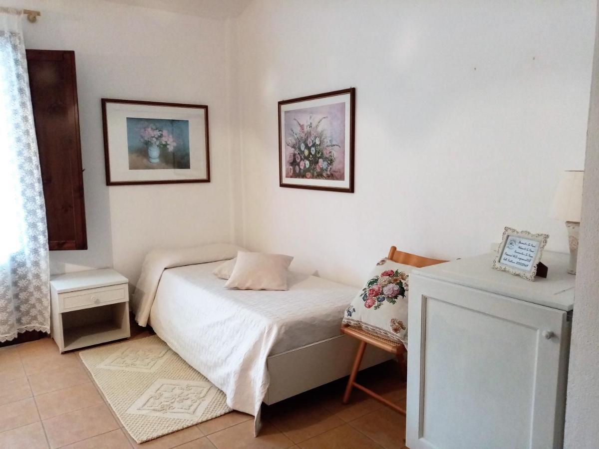 Su Pranu Hotel Onifai Bagian luar foto